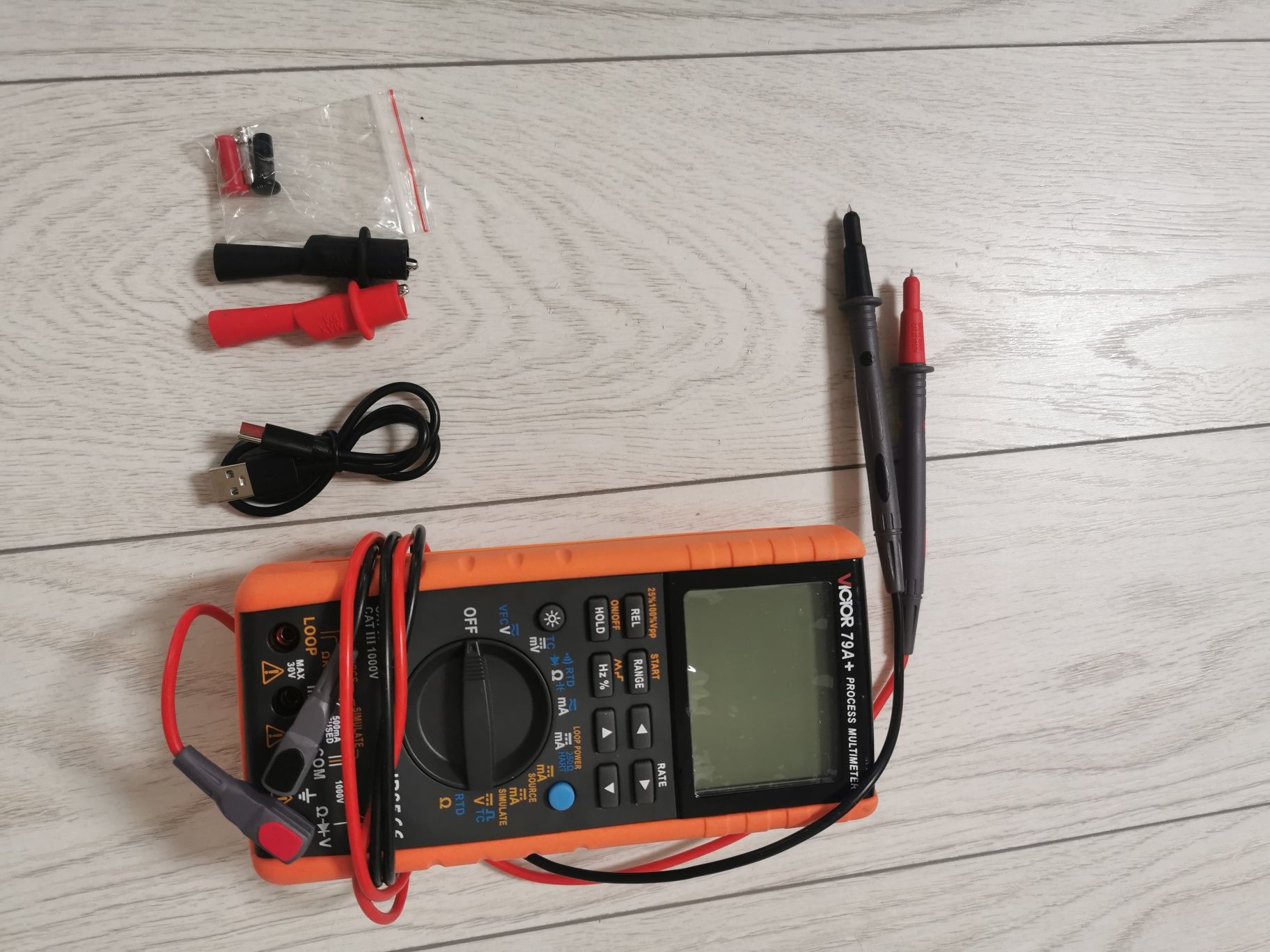 Vând multimetru Victor 79 A+ process multimeter