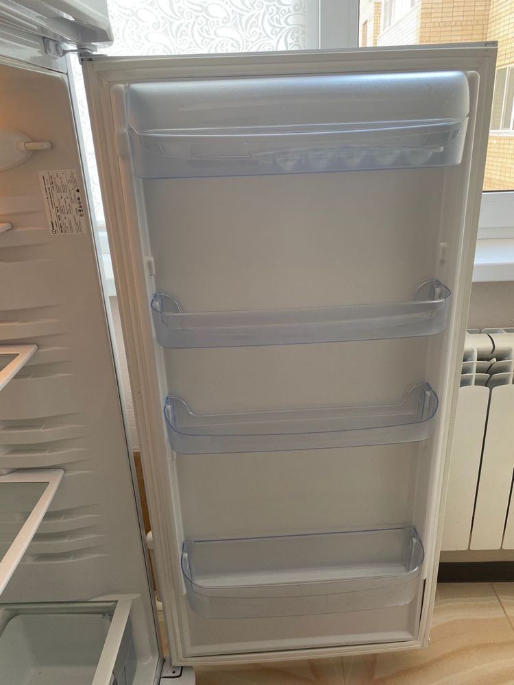 Продам холодильник индезит