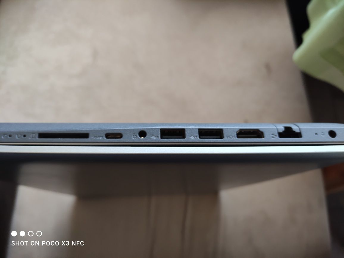 Лаптоп Lenovo Ideapad 320 Full HD, i3-6006u, 8 RAM