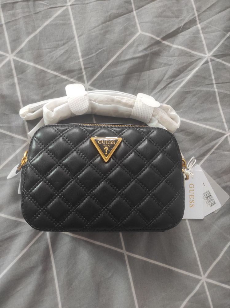 Чисто нова часна guess