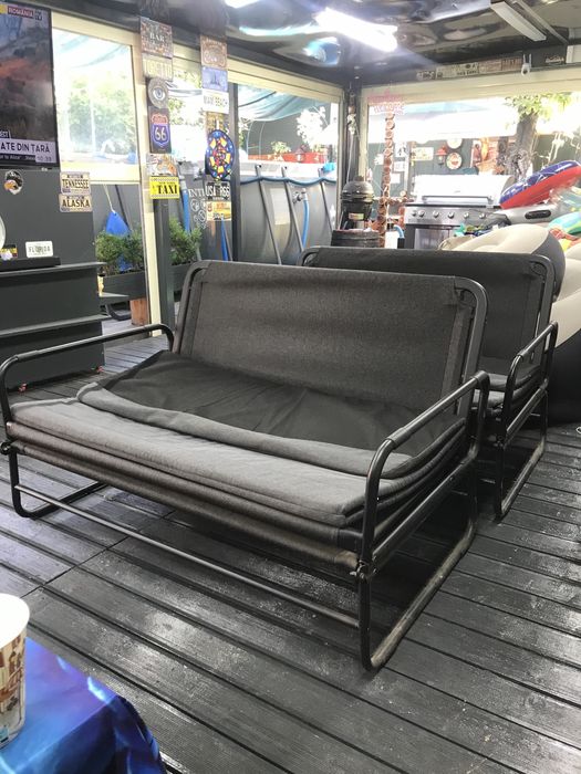 Vand 2 canapele 2 locuri extensibile