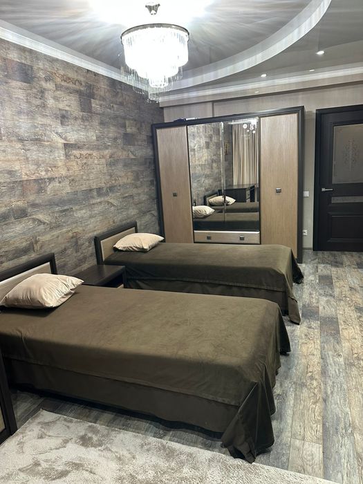 Продам двуспальную кровать не шифоньер столик компьютерный и просто ст