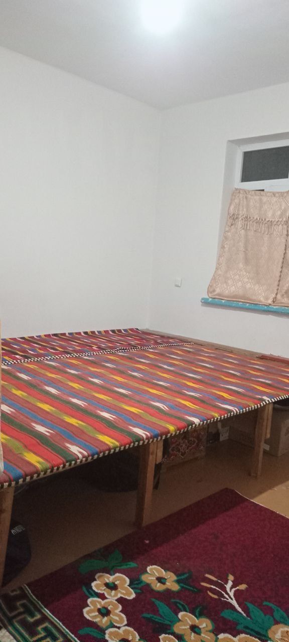 Uy sotiladi 3 xona 2 qavatli domning 1-qavati
