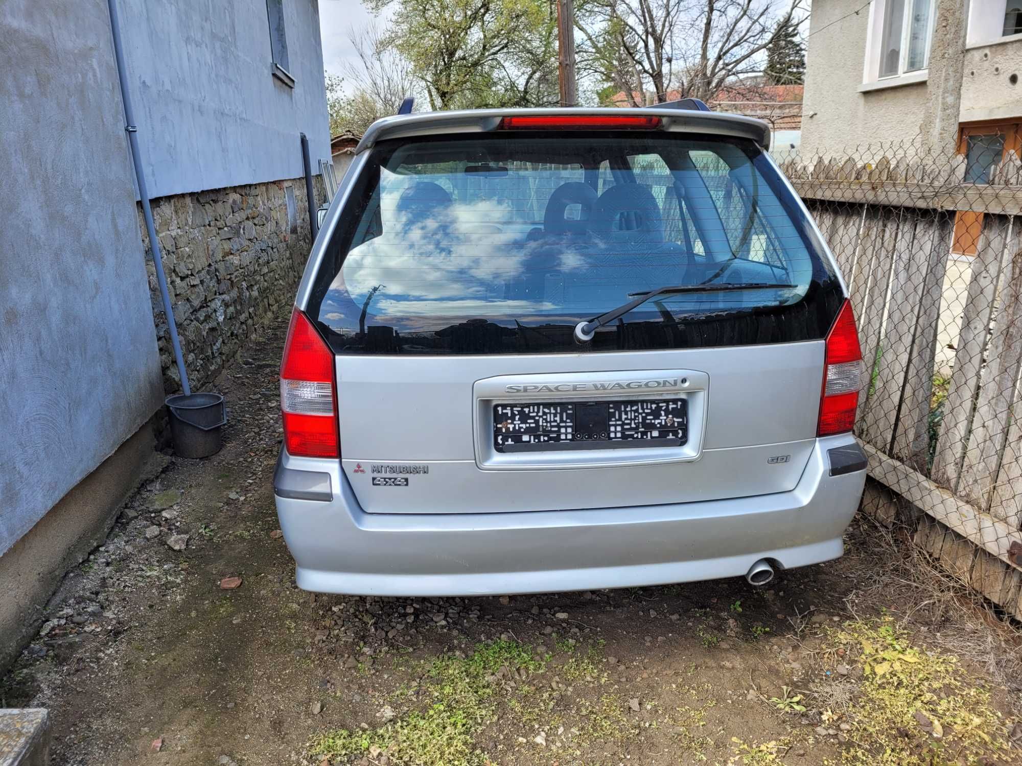 Mitsubishi Space Wagon на части