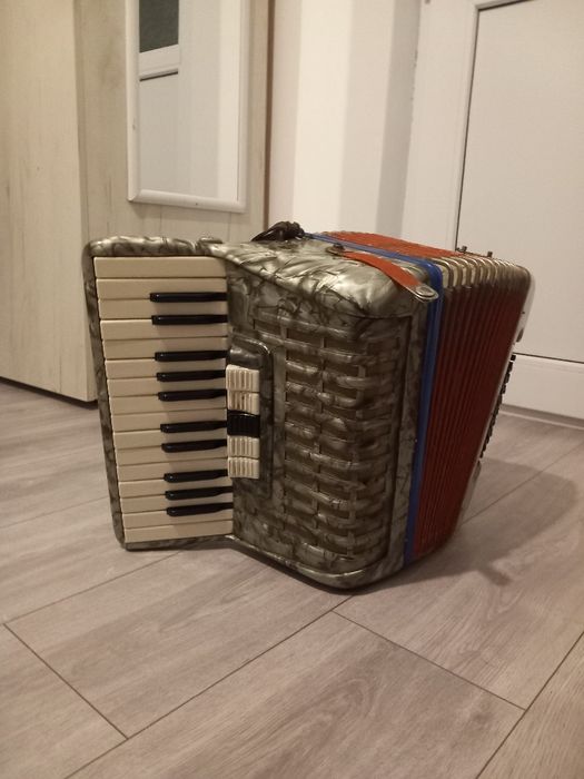 Acordeon de vanzare