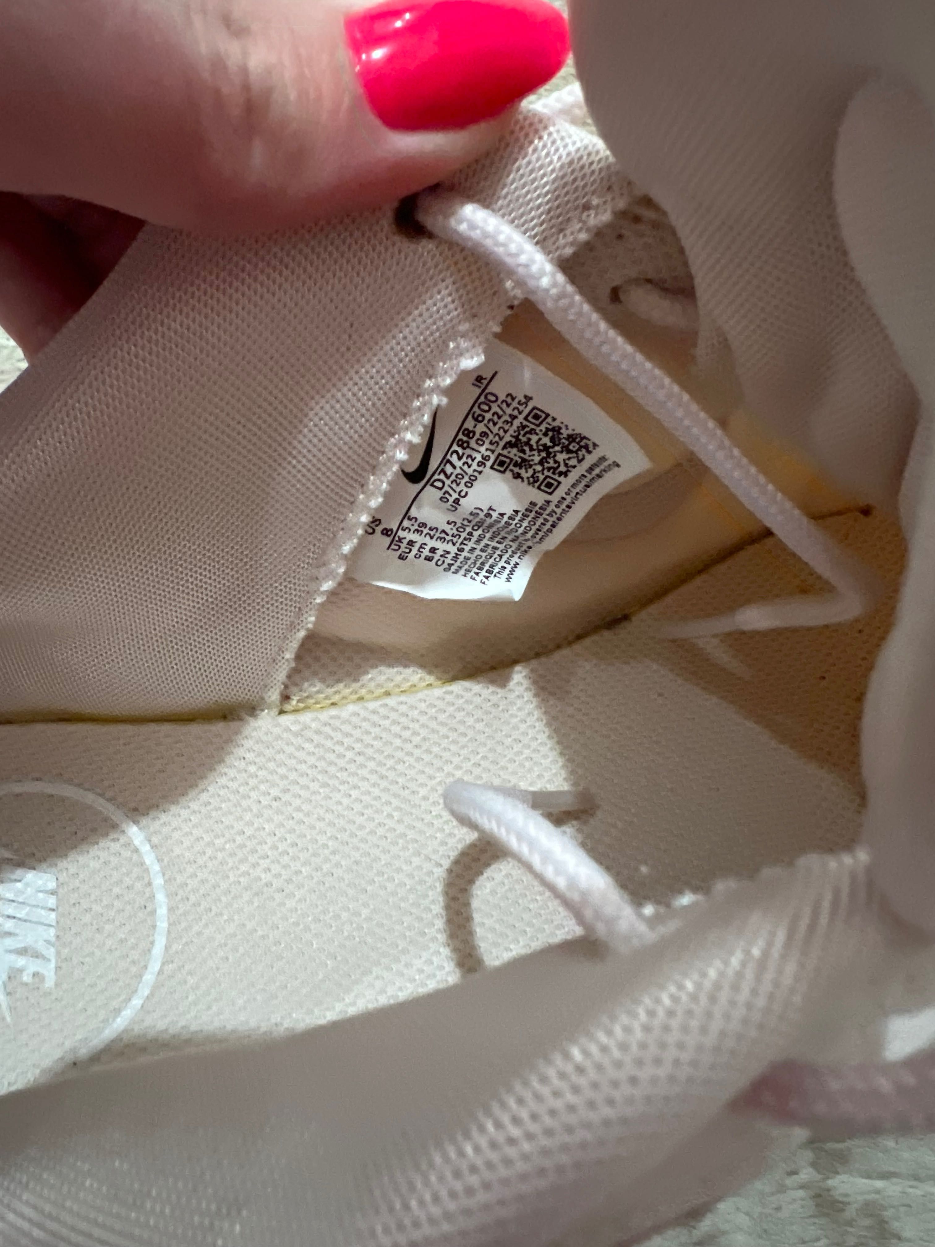 Маратонки Nike 39