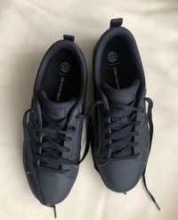 Pantofi sport Adidas noi