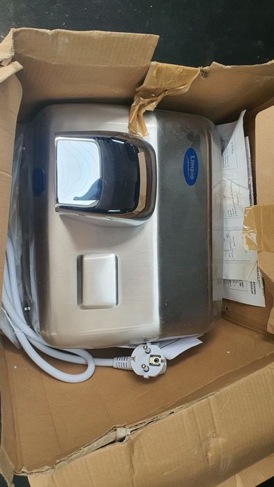 Uscator/dispenser maini 2500w