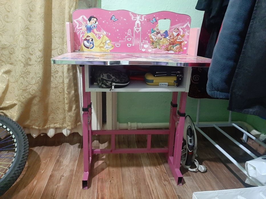 Продам стол детски без стулчика
