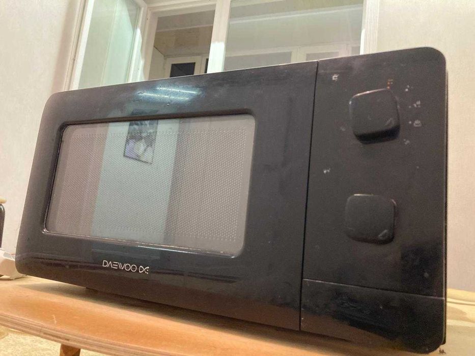 Продам микроволновку Дэу и вытяжку ханса