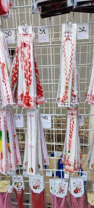 Мартеници ръчна изработка вълна