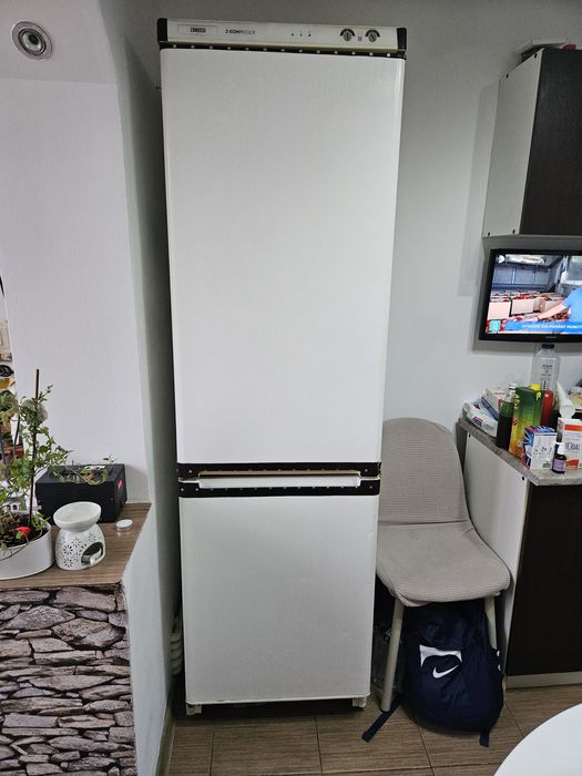 Frigider 2 motoare zanussi