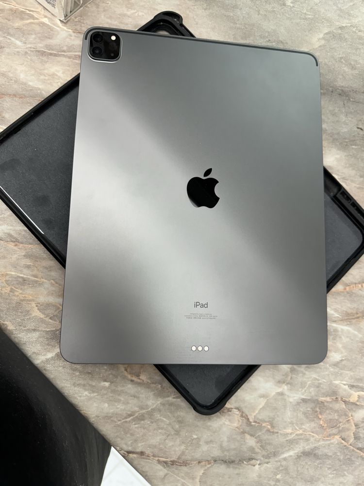 iPad Pro M1, 12,9” 5 generation ,iCloud!