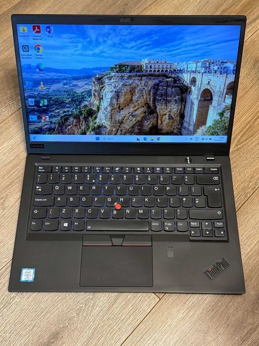 Lenovo x1 carbon i5 8 gen/16RAM/256SSD/UHD Graphics 620/Full HD IPS