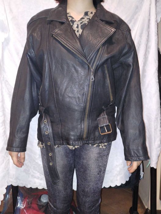 Яке. Дамско кожено  Немско.Без забележки.