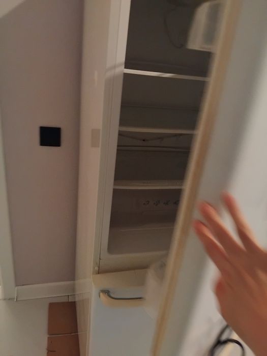 Холодильник срочно продам