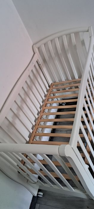 Patut lemn alb, stare buna ,fără saltea