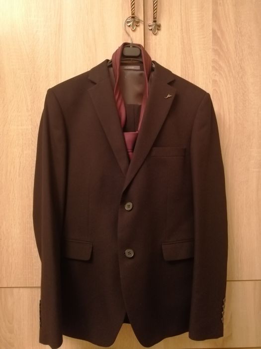 костюм тройка сатылады либо обмен зимний куртка