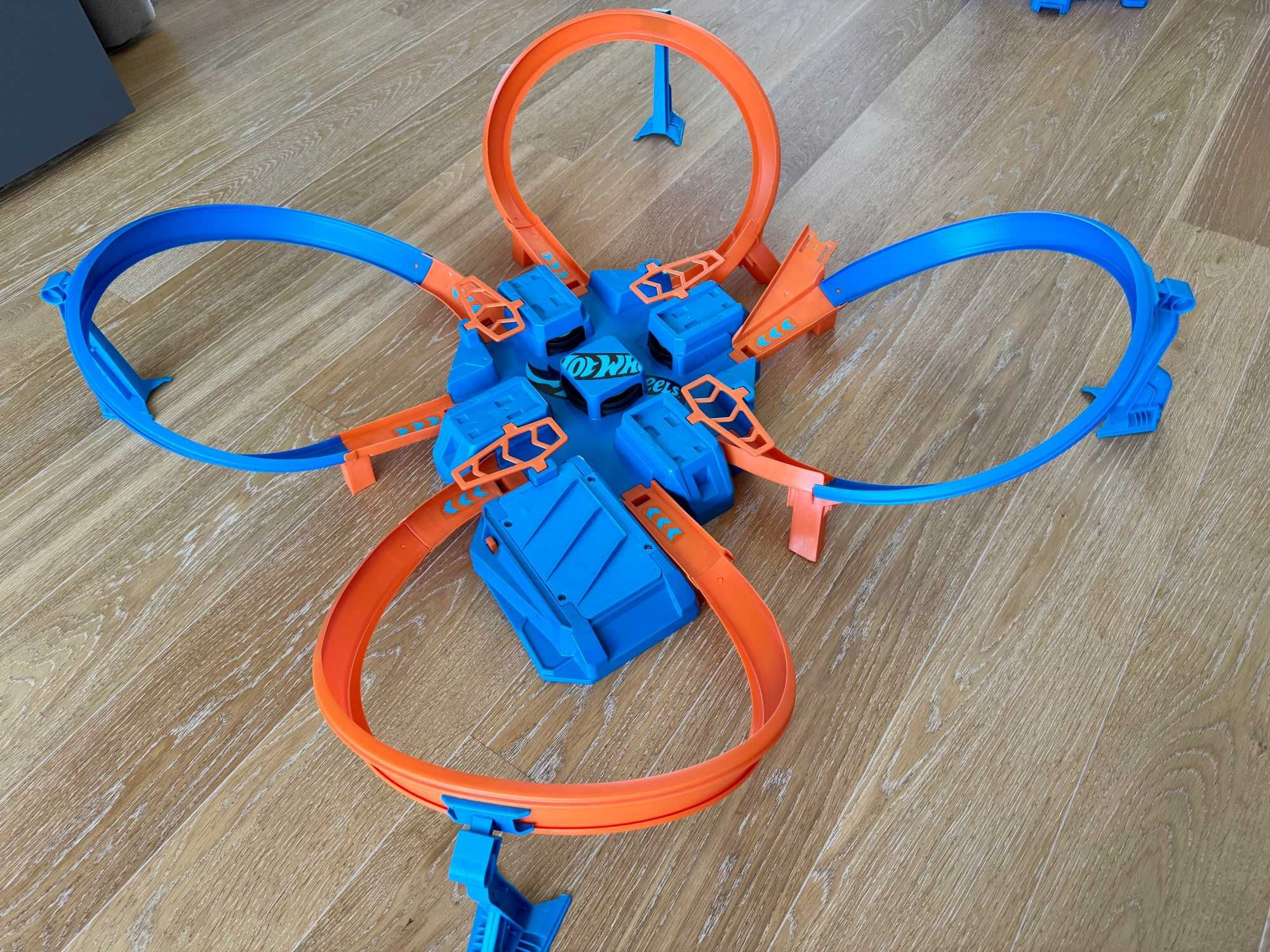 Hot Wheels писта, Criss Cross Crash