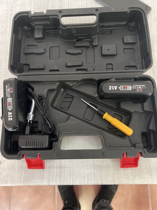 Акумулаторна лозарска ножица