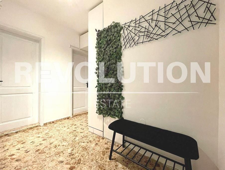 Тристаен апартамент в района на Левски!