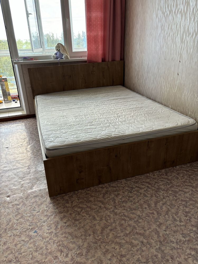Продам двухспальную кровать