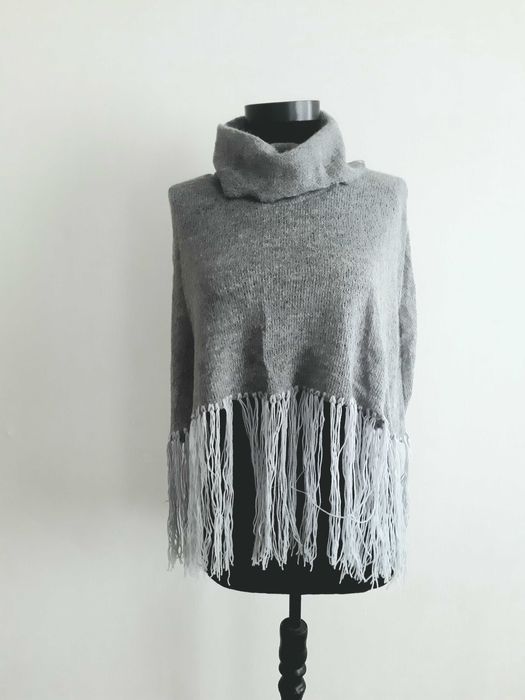 Пончо с ресни - цвят сив