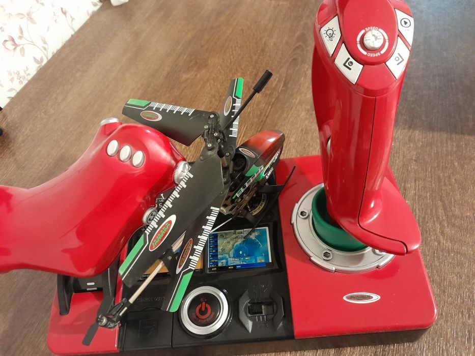 Vând elicopter de jucărie cu joystick