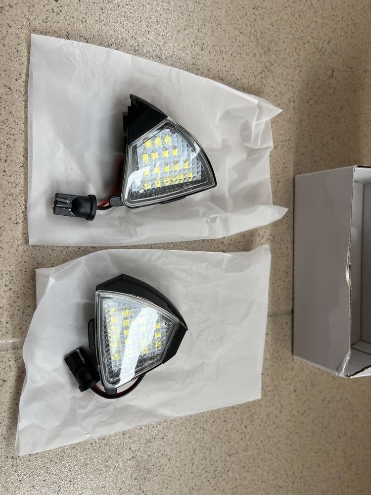 LED плафони в огледала за VW
