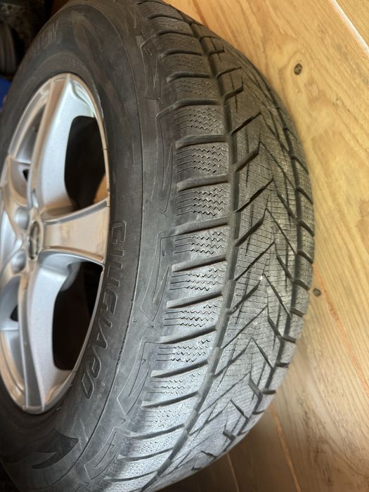 Set complet roti de iarna 225/60 R17 cu senzori de presiune