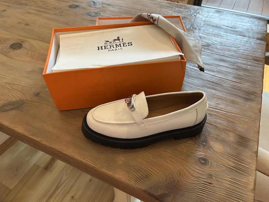 Hermes нови дамски кожени мокасини , номер 40