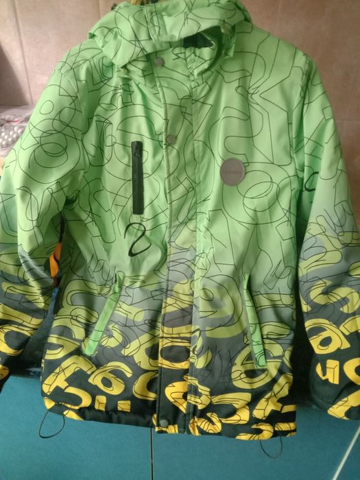 Продам детскую куртку на демисезоную на 9-12 лет