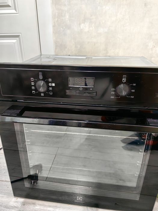 Продам духовку Electrolux