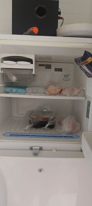 Срочно продаётся холодильник LG