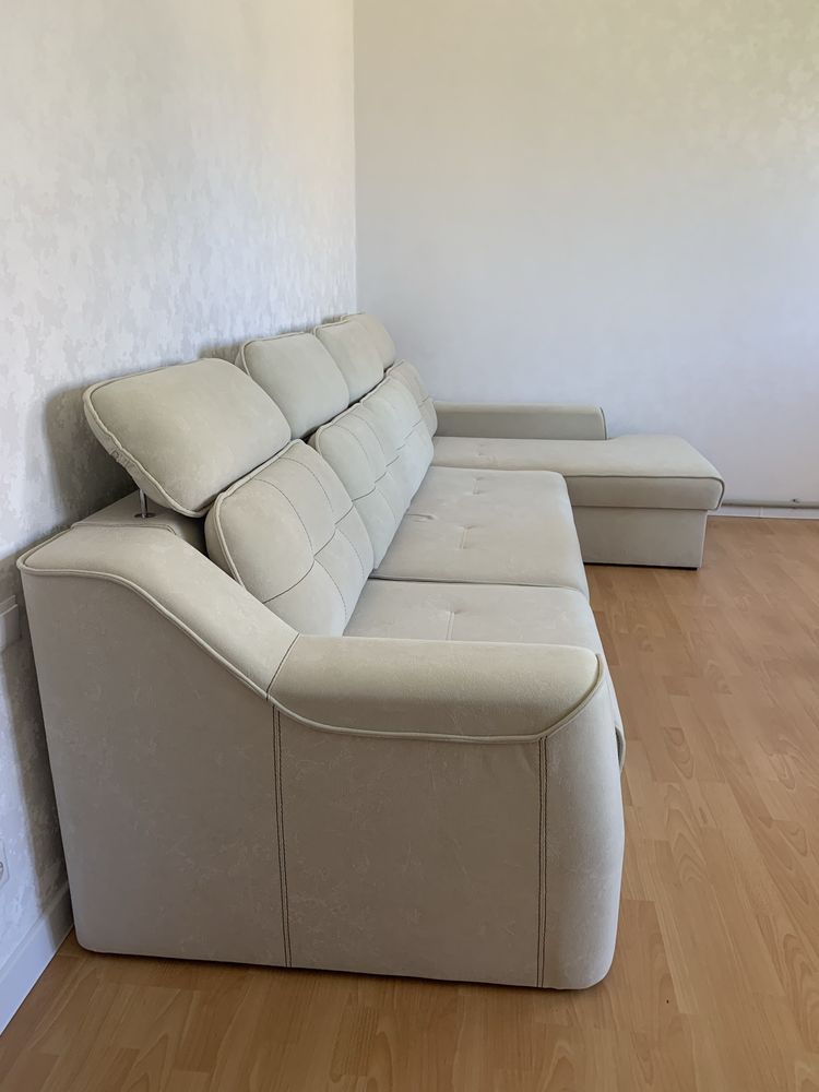 Продается диван в отличном состояние!