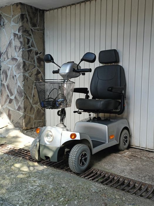 Scaun scuter dizabilitati electric batrani carucior carut tricicleta