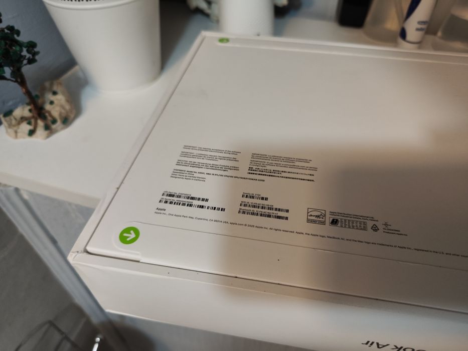 MacBook Air 15 M3 ,16GB RAM 512 SSD ,Nou, sigilat