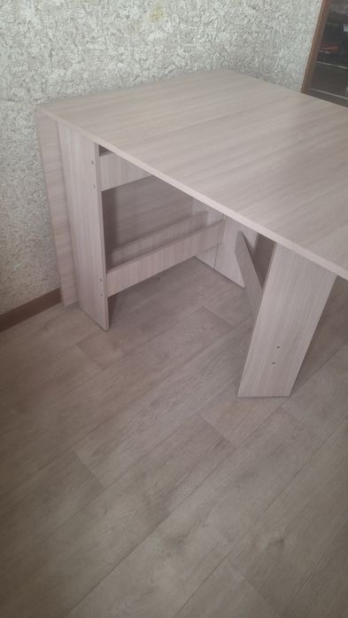 Стол раздвижной для гостиной