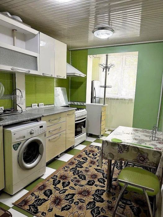 Срочно продается 2 ком.. квартира Согдияна.