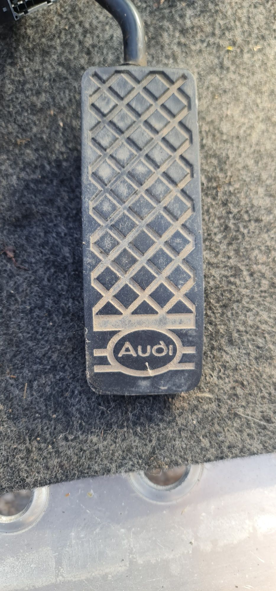 Педал за газта Audi 100 C4 2.5 TDI Ауди 100 Ц4 2.5 ТДИ