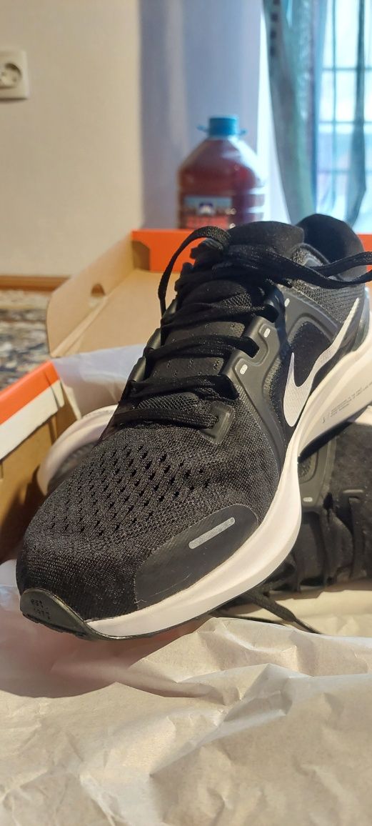 Nike Air Zoom Vomero 16