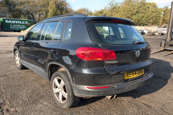 Broasca usa fata dreapta 5N2837016E Volkswagen VW Tiguan prima genera