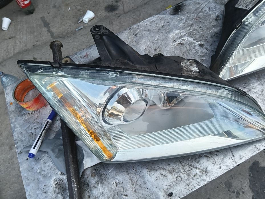 Faruri far stângă dreapta xenon Ford focus 2 europa