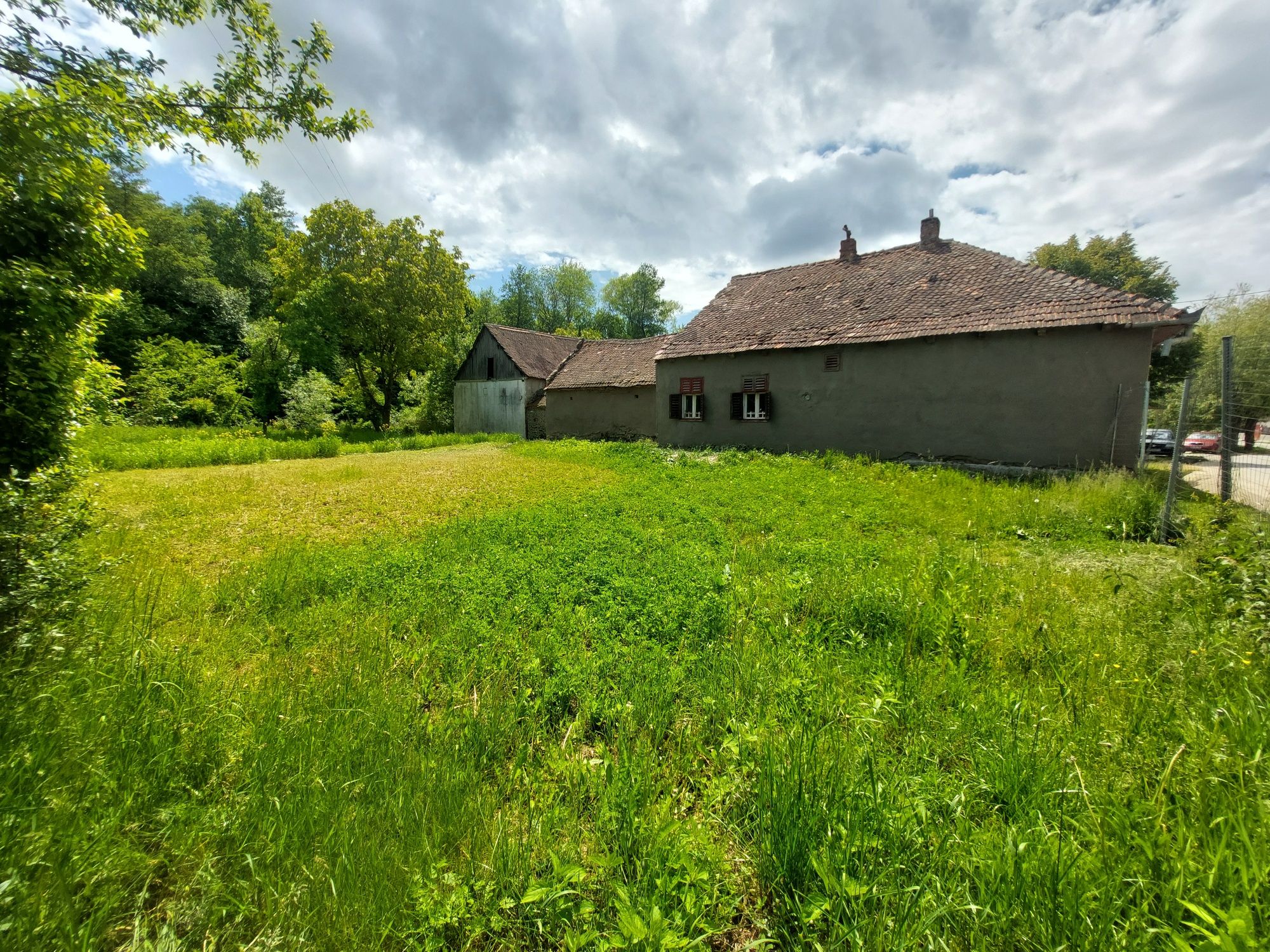 Casa Haghig sat iaras //27  km de  Brasov//