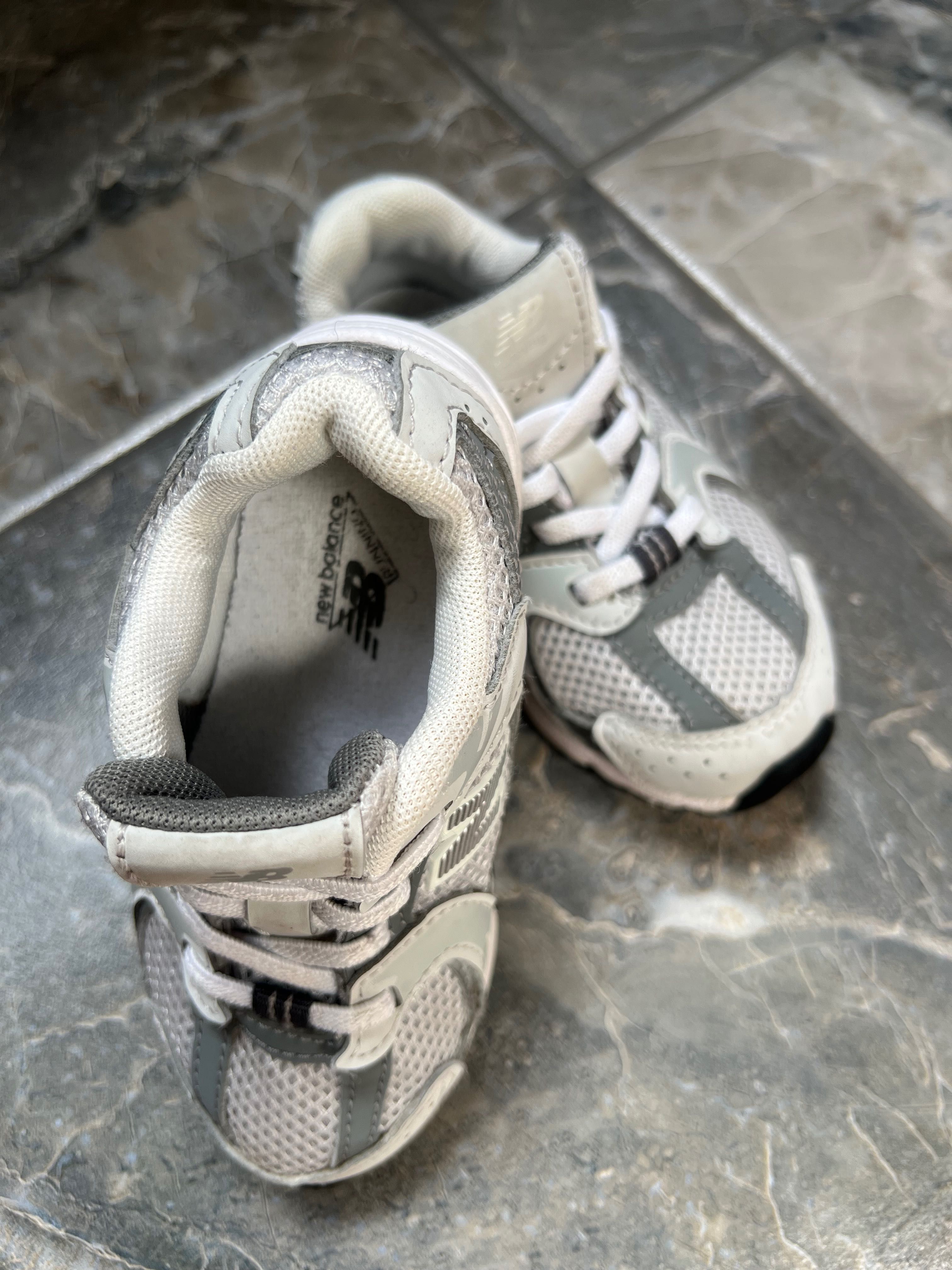 Маратонки new balance  номер 24