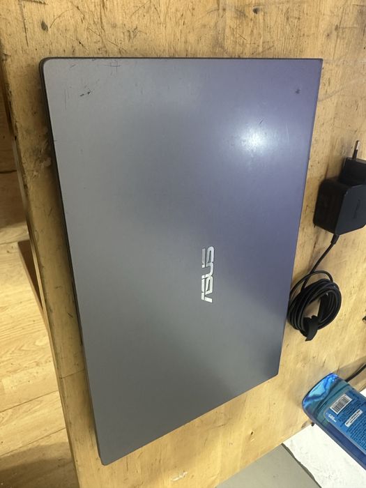 Laptop asus i3 gen a 10 a defect