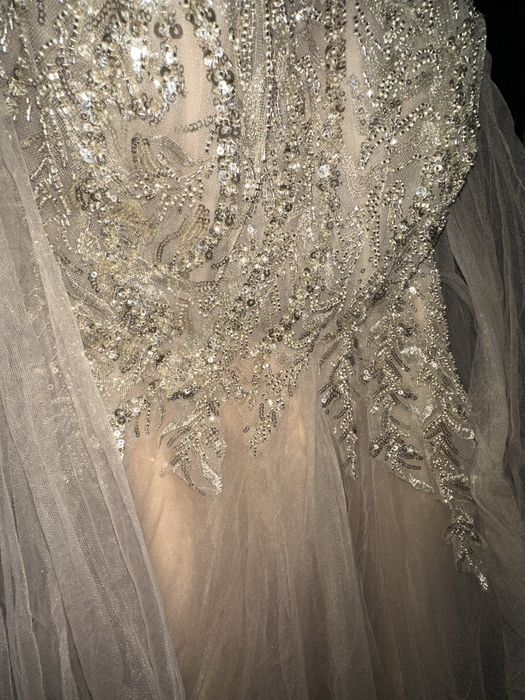 Бална бежова рокля