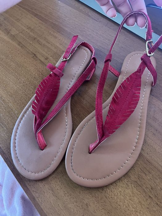 Vand 2 perechi sandale - 39