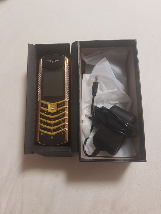 Vând telefon cu taste nou