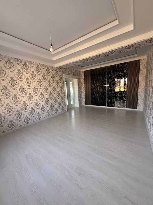 УЧ кахрамон Гулистон. 2.5 сотик 8 хона. Срочно сотилади.